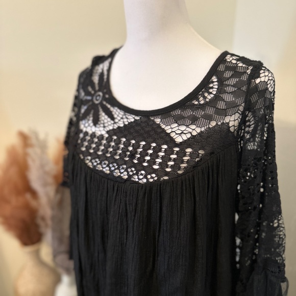 Black dress - Picture 3 of 3